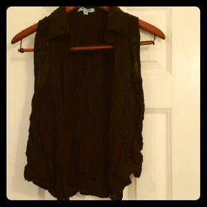 Sleeveless Collared Button Blouse